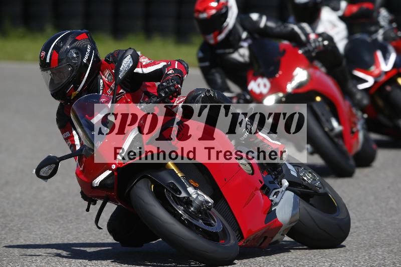 /Archiv-2024/29 12.06.2024 MOTO.CH Track Day ADR/Gruppe rot/ohne Startnummer